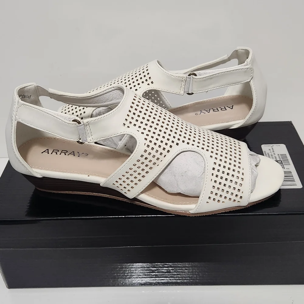 Array Women's Tati Leather Perforated Wedges White 8.5N